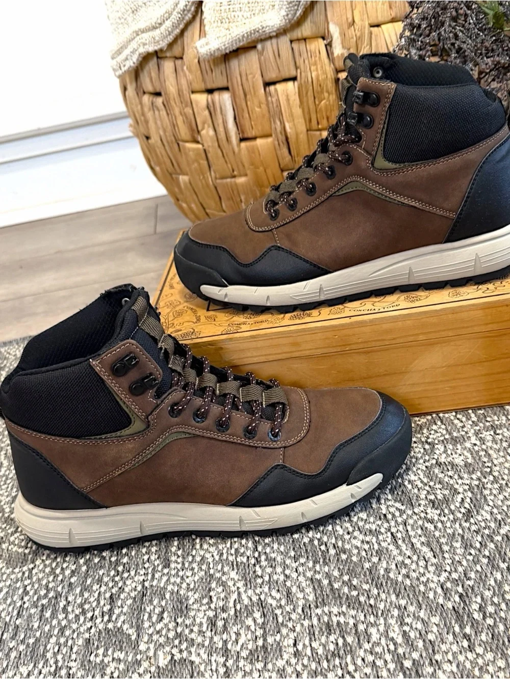 Dockers Men's Ellis Supremeflex Hiking Boots Size 9 Brown Black High-Top Casual